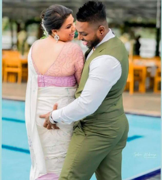 A different Pre-Wedding Photoshoot went viral, Mallu Aunty Hot shoot Mallu Couples 1
